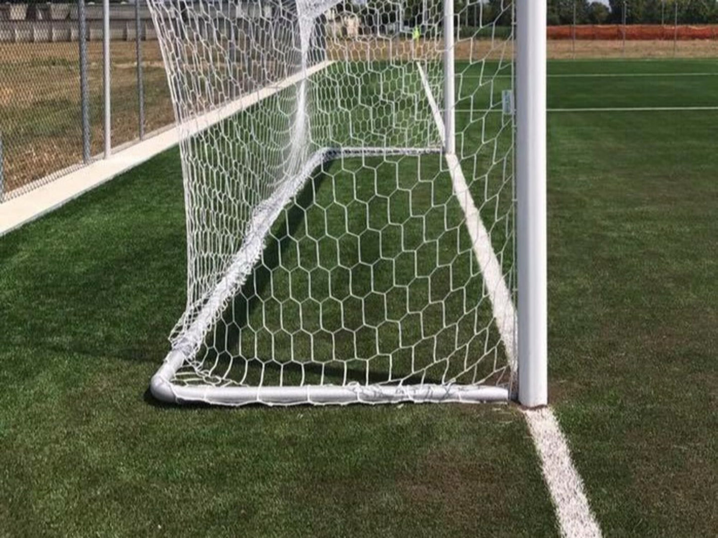 Powershot Fußballtor - Großfeld - in Bodenhülsen stehend