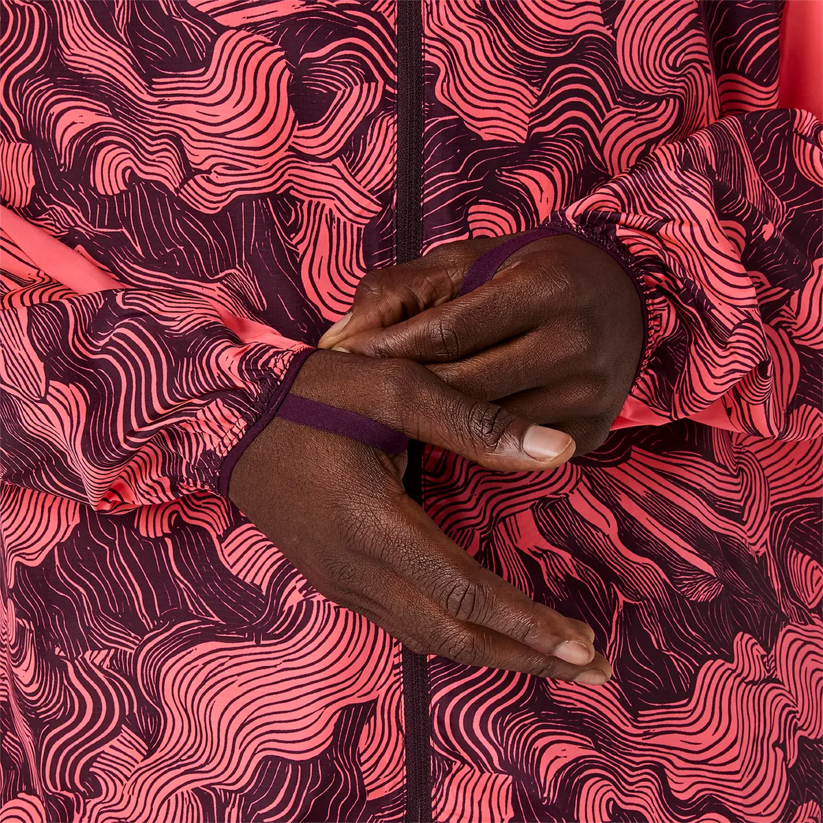 Asics Herrenlaufjacke Fujitrail Packable Jacket, Blazing Coral/Dark Aubergine