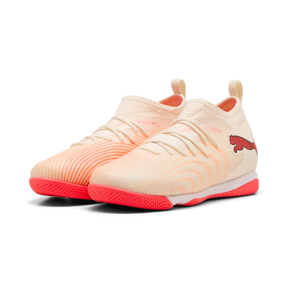 Puma Kinderhallenfußballschuhe Future 9 Match IT, Sugared Almond-PUMA White-Ultra Red-PUMA Black – Bild 