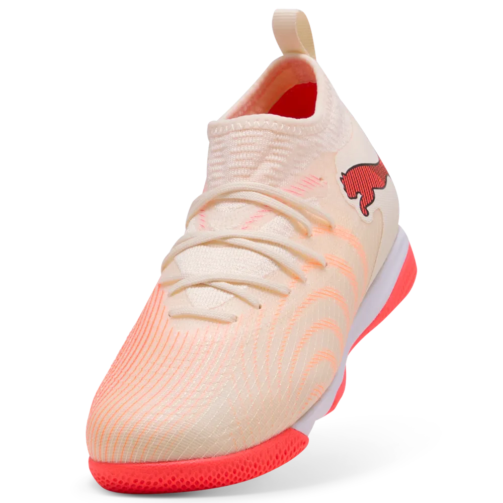 Puma Kinderhallenfußballschuhe Future 9 Match IT, Sugared Almond-PUMA White-Ultra Red-PUMA Black – Bild 