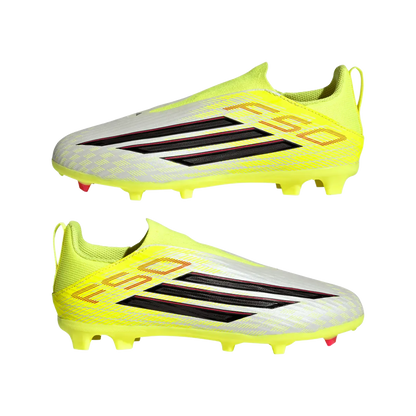 Adidas Kinderfußballschuhe F50 League LL FG/MG auf Rasen- und Kunstrasen, seitliche Ansicht, transparentes Bild