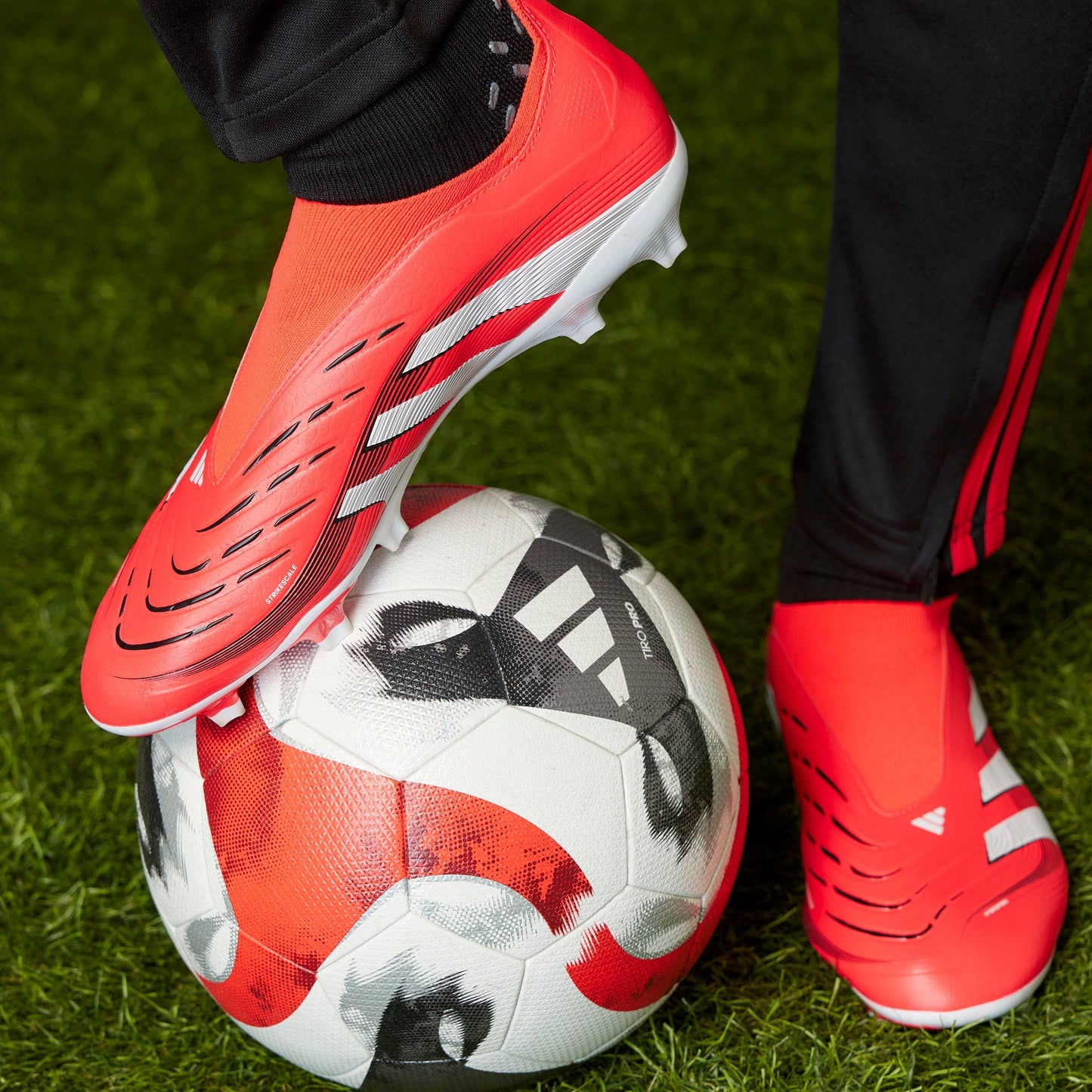 Adidas Fuballschuhe Predator League LL - laceless Design, präzise Ballkontrolle & optimaler Grip für maximale Performance auf dem Platz