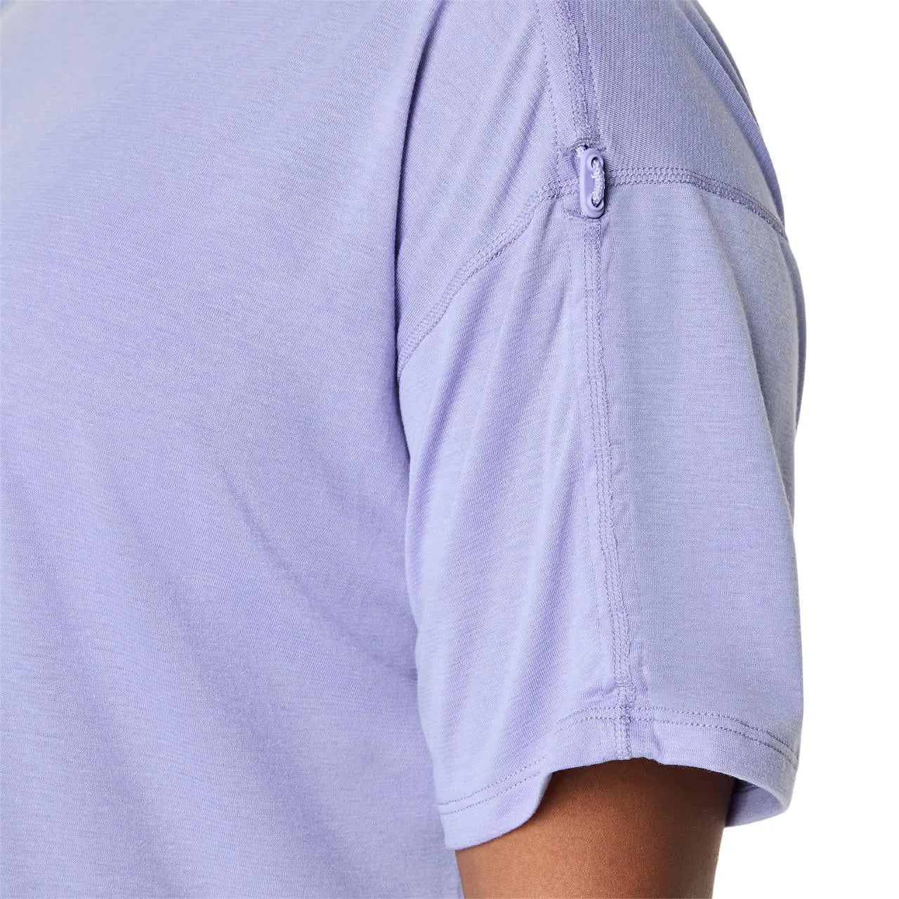 Asics Damenlaufshirt Nagino Run Adjustable SS Top, leichtes atmungsaktives Laufshirt mit kurzen Ärmeln und verstellbarem Saum.