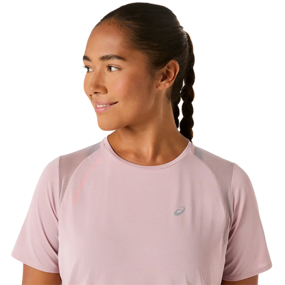 Asics Damenlaufshirt Road SS Top, leichtes, atmungsaktives Laufshirt für Damen, gelb mit kurzen Ärmeln und reflektierenden Details.