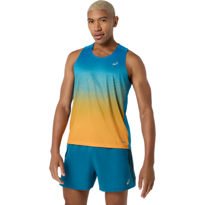 Asics Herrenlaufshirt Road Fade Singlet aus atmungsaktivem Material, in Grau mit fade-farbenem Design, für sportliche Läufe.