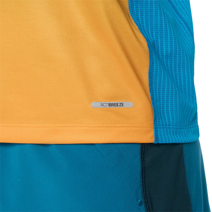 Asics Herrenlaufshirt Road Fade Singlet aus atmungsaktivem Stoff, in Schwarz mit Farbverlauf, für sportliche Läufer, Blick auf das Shirt.