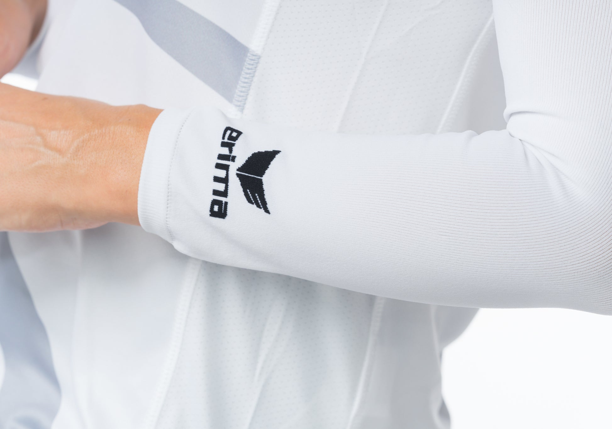 Erima Armsleeve in schwarzer Farbe, elastisch und bequem, für besseren Schutz und Unterstützung beim Sport. – Bild 