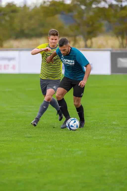 Erima Hybrid Trainings-Set mit 10 Fußballgrößen 5, inklusive Ballnetz, für Training und Spiel im Fußballsport