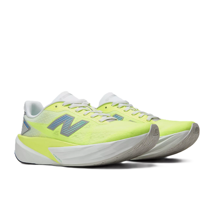 Damen-Neutrallaufschuhe von New Balance Rebel v5, seitliche Ansicht mit atmungsaktivem Mesh und flexibler Laufsohle