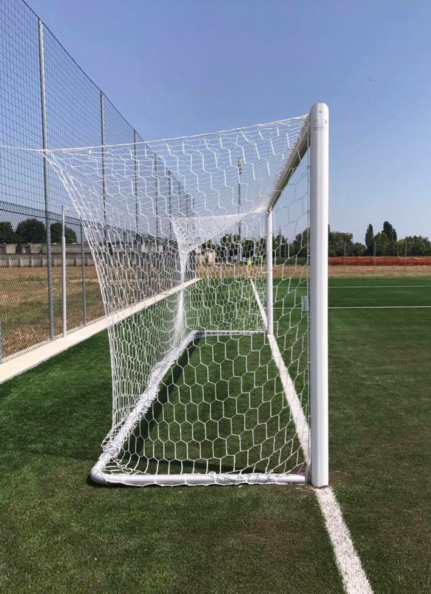 Powershot Fußballtor - Großfeld - in Bodenhülsen stehend - machsport
