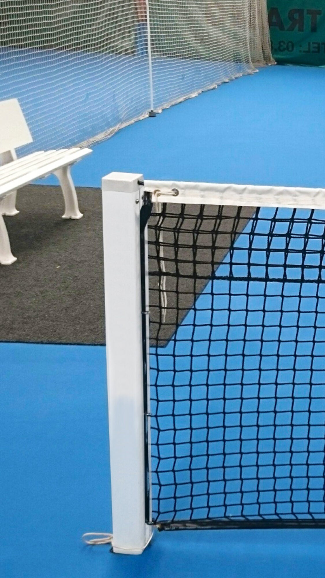 Powershot Tennispfosten mit Bodenhülsen, Spannmechanik innen - machsport