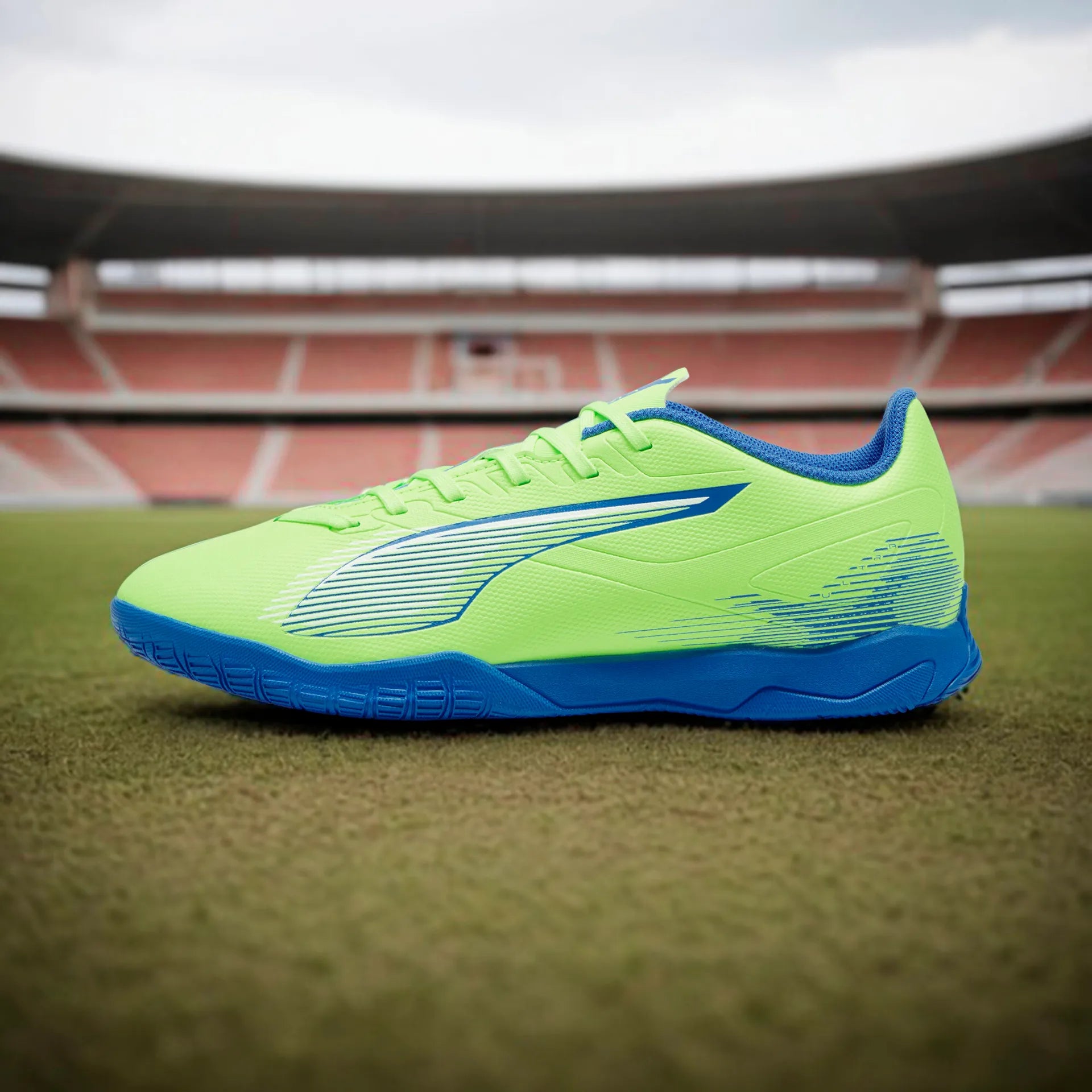 Puma Hallenfußballschuhe Ultra 5 Play IT - machsport – Bild 