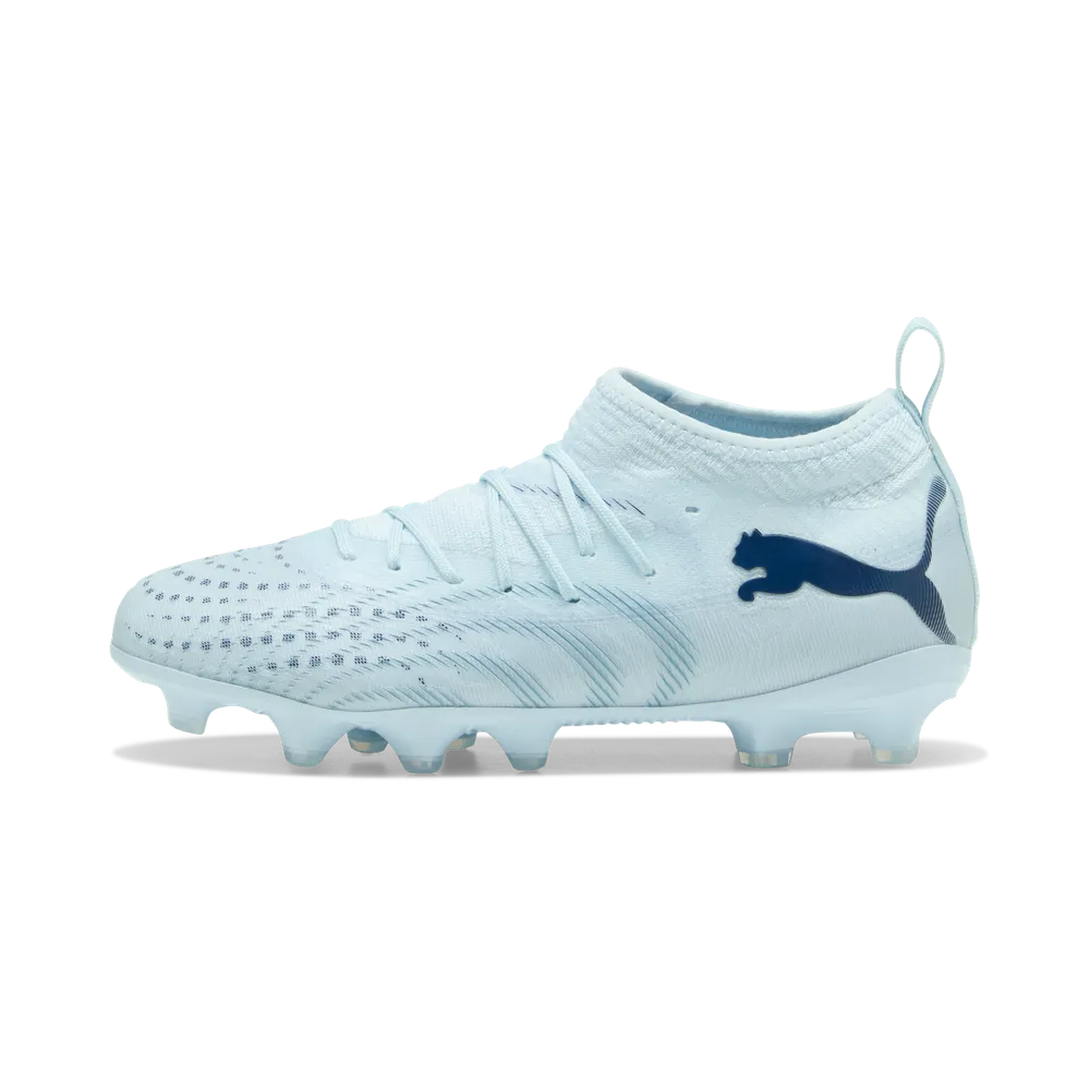 Puma Kinderfußballschuhe Future 9 Match FG/AG seitliche Ansicht auf Rasen- und Kunstrasenfußballschuhe in Blau und Schwarz – Bild 