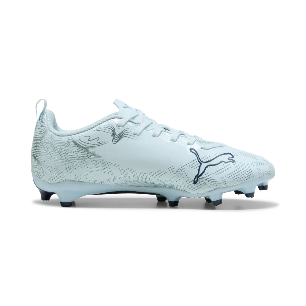Puma Kinderfußballschuhe Ultra 6 Play FG/AG seitliche Ansicht auf Rasen- und Kunstrasenflächen, sportliche Fußballschuhe für Kinder – Bild 