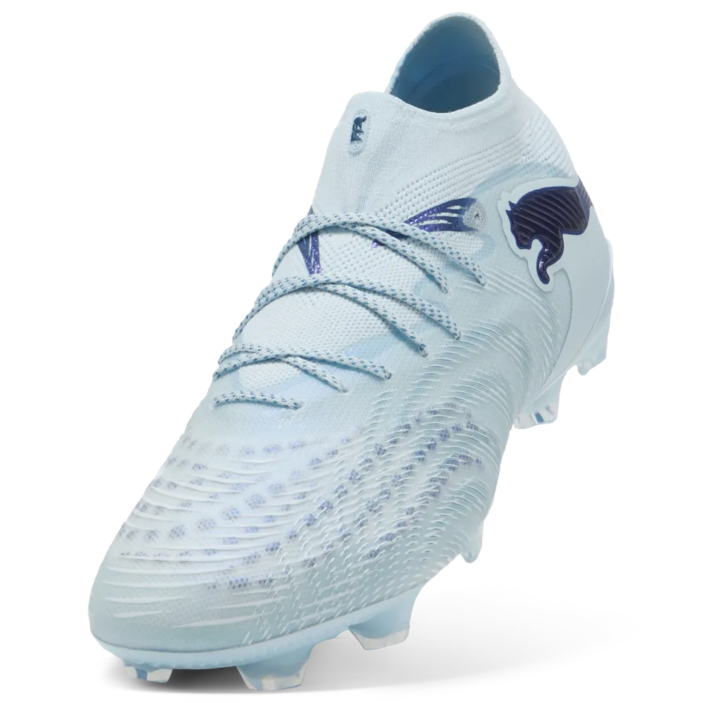 Puma Future 9 Ultimate FG Rasenfußballschuhe seitliche Ansicht, schwarz mit weißen Akzenten, für Fußball auf Rasen.