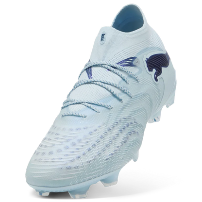 Puma Future 9 Ultimate FG Rasenfußballschuhe seitliche Ansicht, schwarz mit weißen Akzenten, für Fußball auf Rasen.