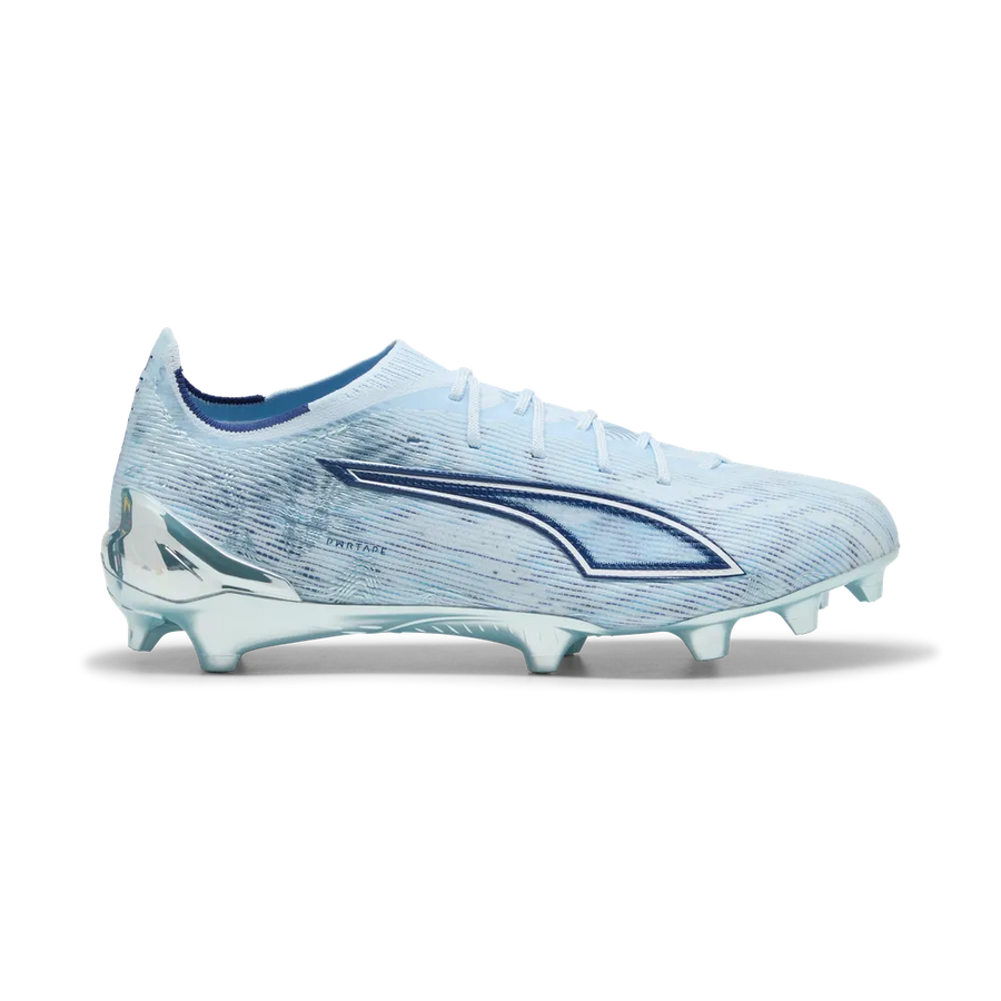 Puma Ultra 6 Ultimate FG Rasenfußballschuhe seitliche Ansicht, sportliches Design, vielseitige Fußballschuhe für den Rasen
