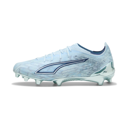 Puma Ultra 6 Ultimate FG Rasenfußballschuhe seitliche Ansicht mit glatter Oberfläche und Schnürung, für optimalen Grip auf dem Rasen.