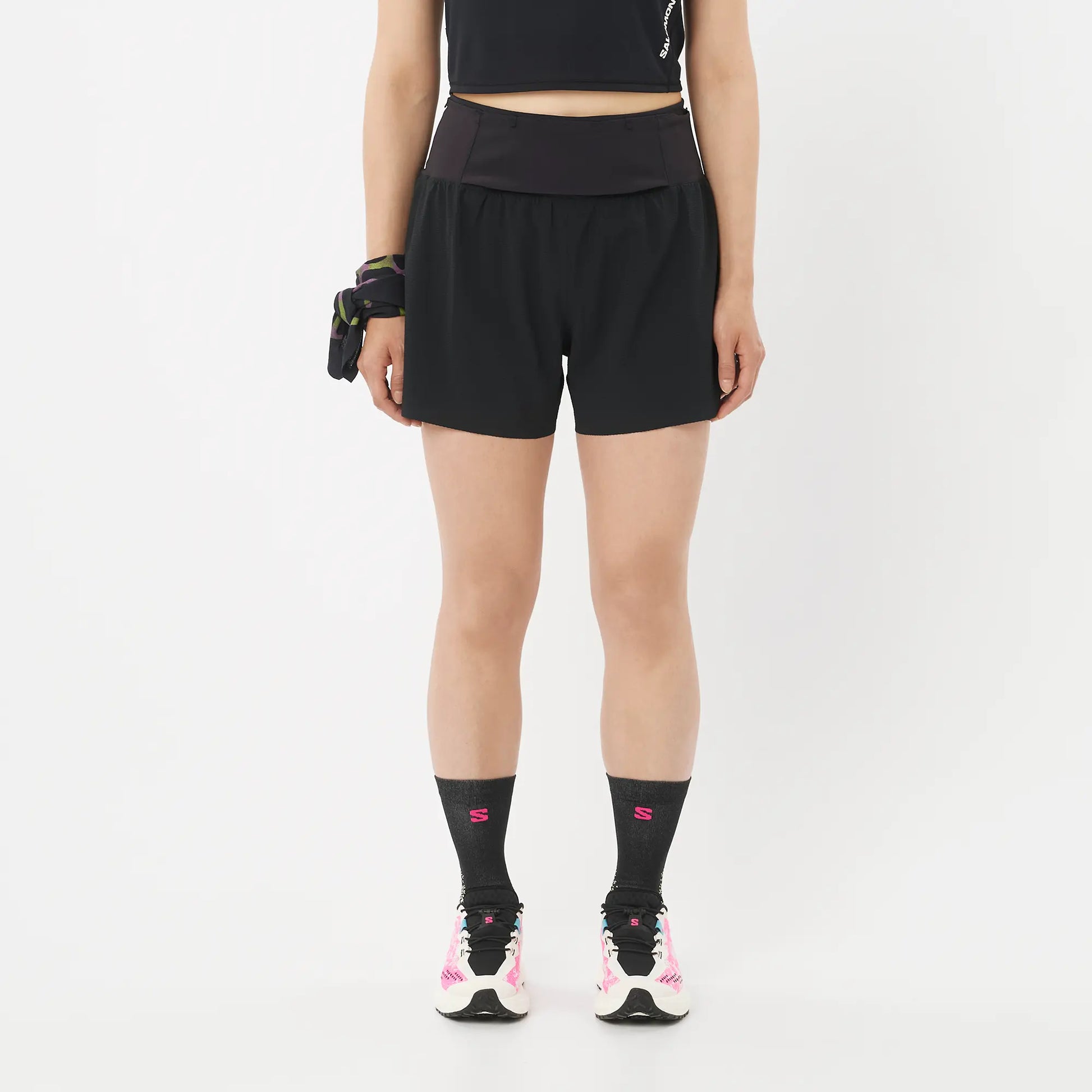 Salomon Damenlaufshort Sense Aero 2in1 Trail 5", 2in1 Trailrunning Shorts für lange Läufe mit 360°-Stauraum und Grid Flow Material, deep black - machsport – Bild 
