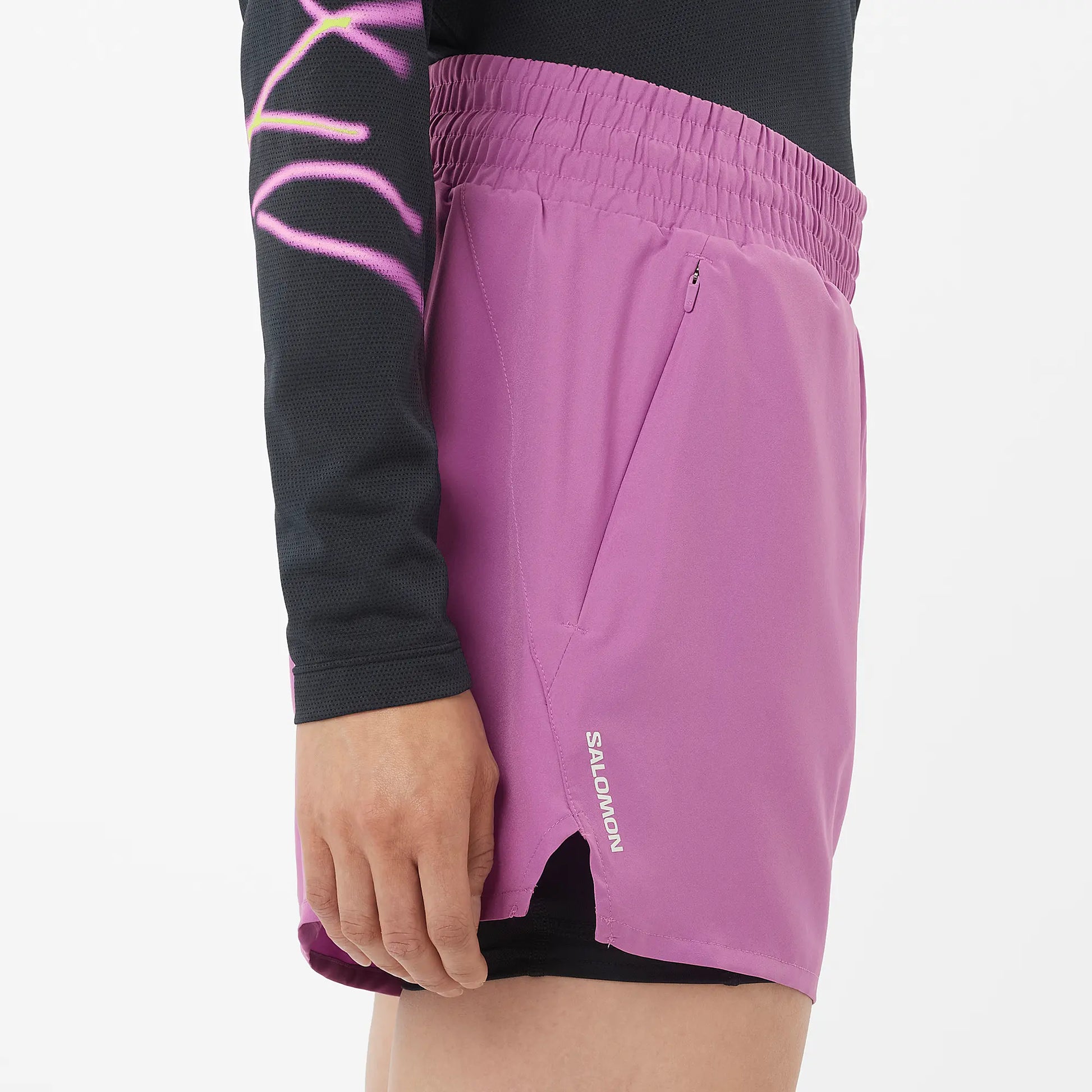 Salomon Damenlaufshort Shakeout Core 2in1 Shorts 4", 2in1 Laufshorts für Running mit Stretch-Innenhose und Reißverschlusstasche, iris orchid - machsport – Bild 