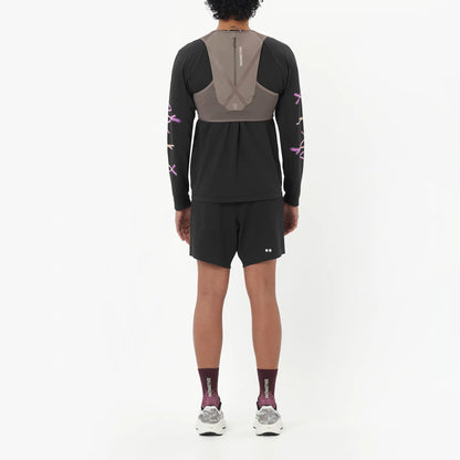 Salomon Herrenlaufshirt Shakeout Core SS Tee GFX, langarm Running Shirt mit atmungsaktivem Knit Flow Material und Grafikdesign, deep black - machsport