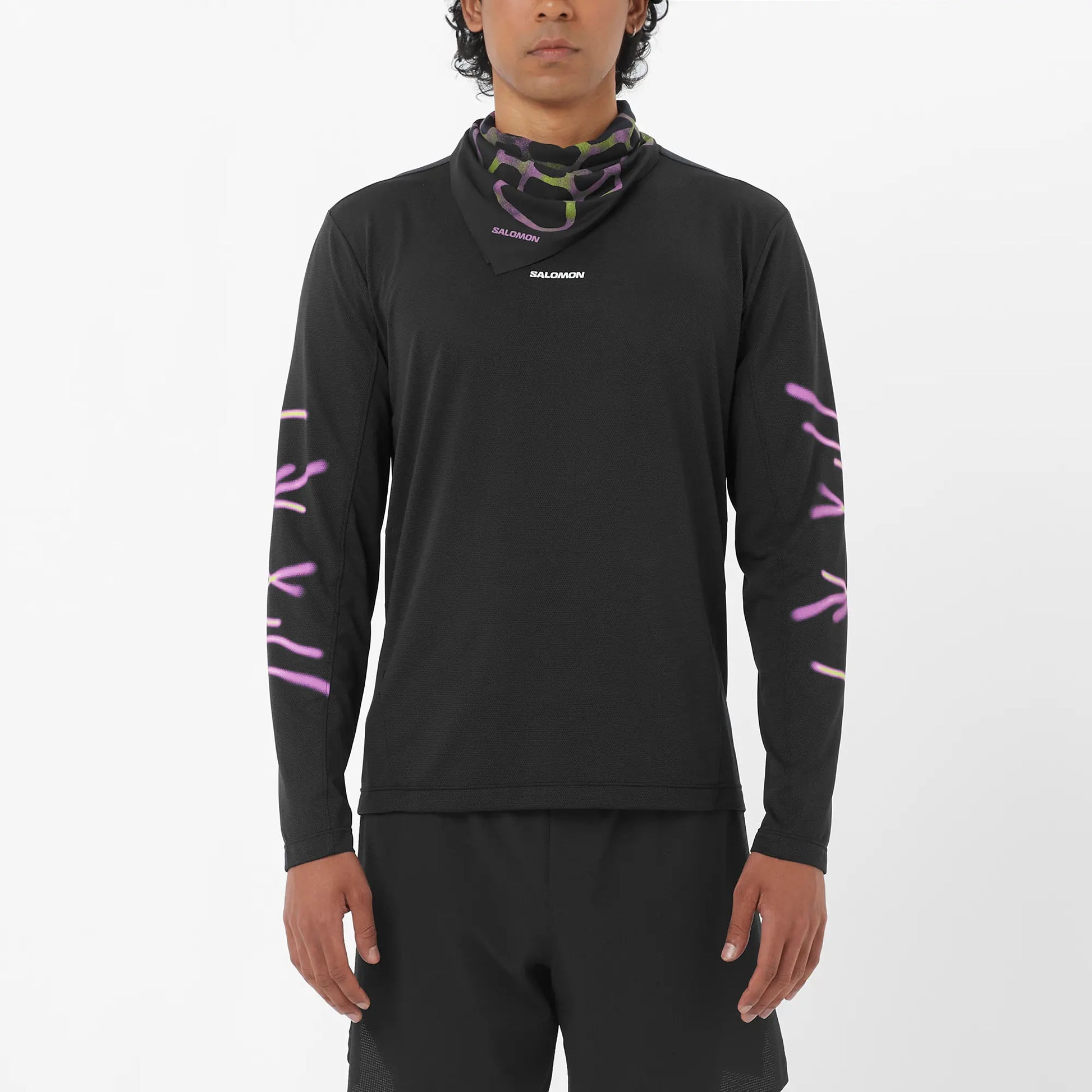 Salomon Herrenlaufshirt Shakeout Core SS Tee GFX, langarm Running Shirt mit atmungsaktivem Knit Flow Material und Grafikdesign, deep black - machsport – Bild 