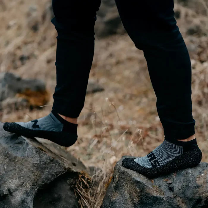 Skinners Sockenschuhe 2.0 Essentials grau - machsport – Bild 