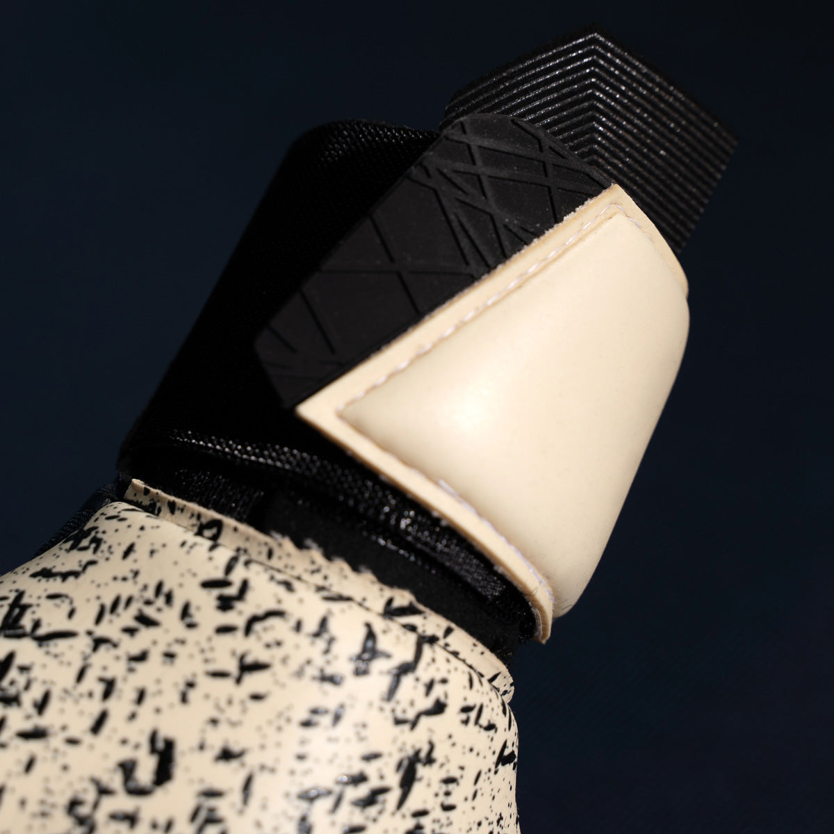 Uhlsport Torwarthandschuhe Prediction Supergrip HN - machsport